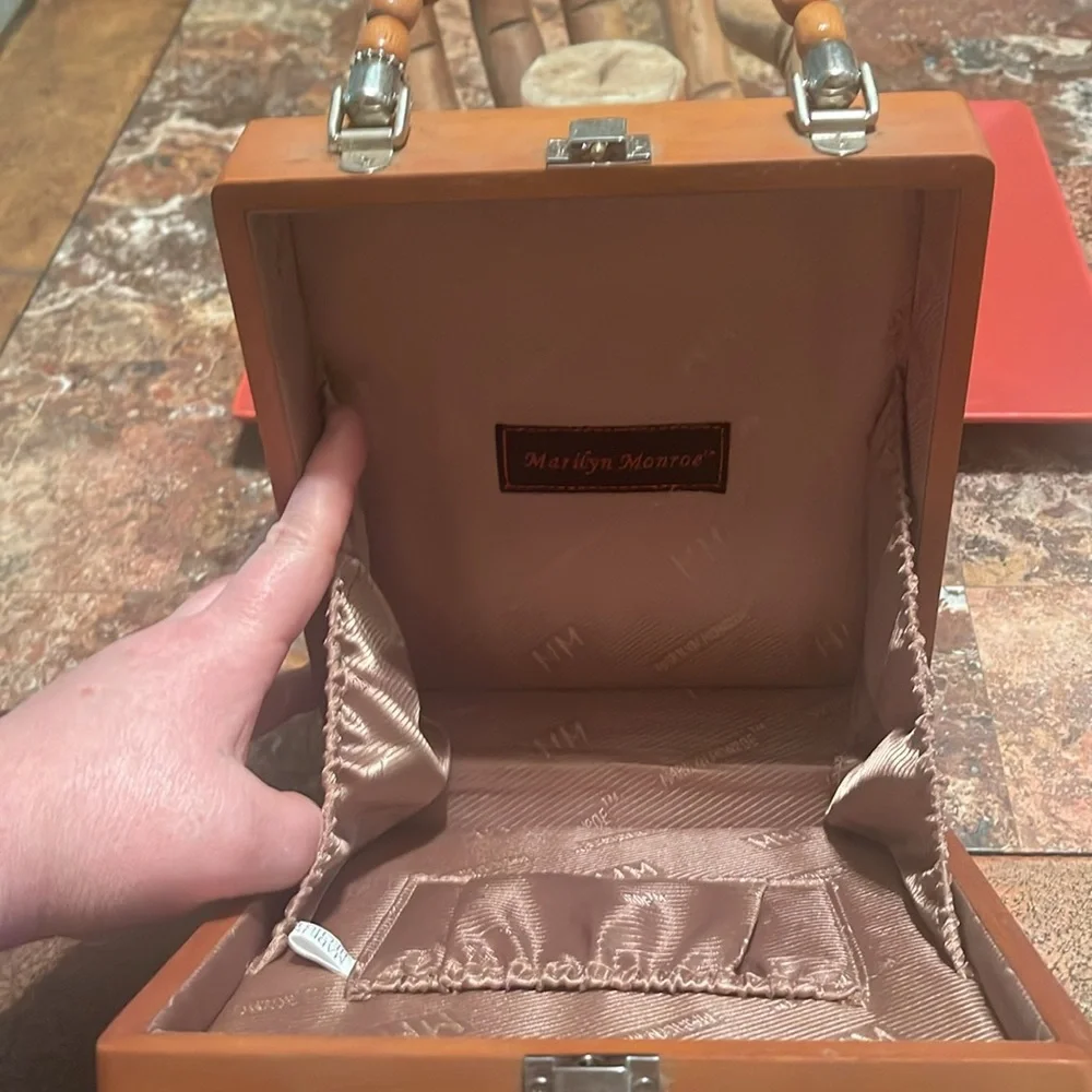 Marilyn Monroe Red Lipped Portrait cigar box suitcase NWT